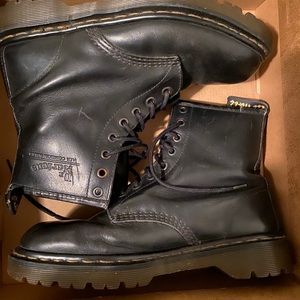 Women’s Dr.Martens boots vintage